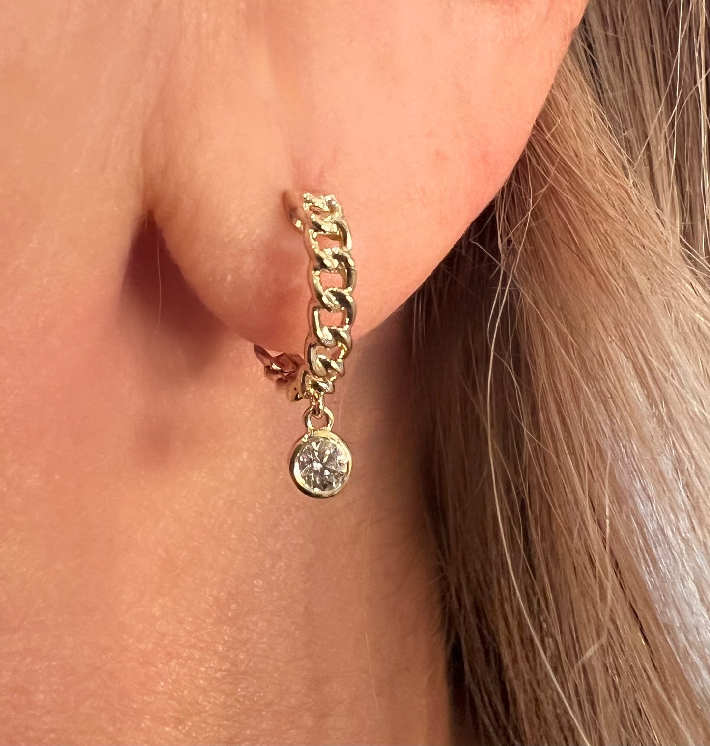 Drop curb chain hoop earring