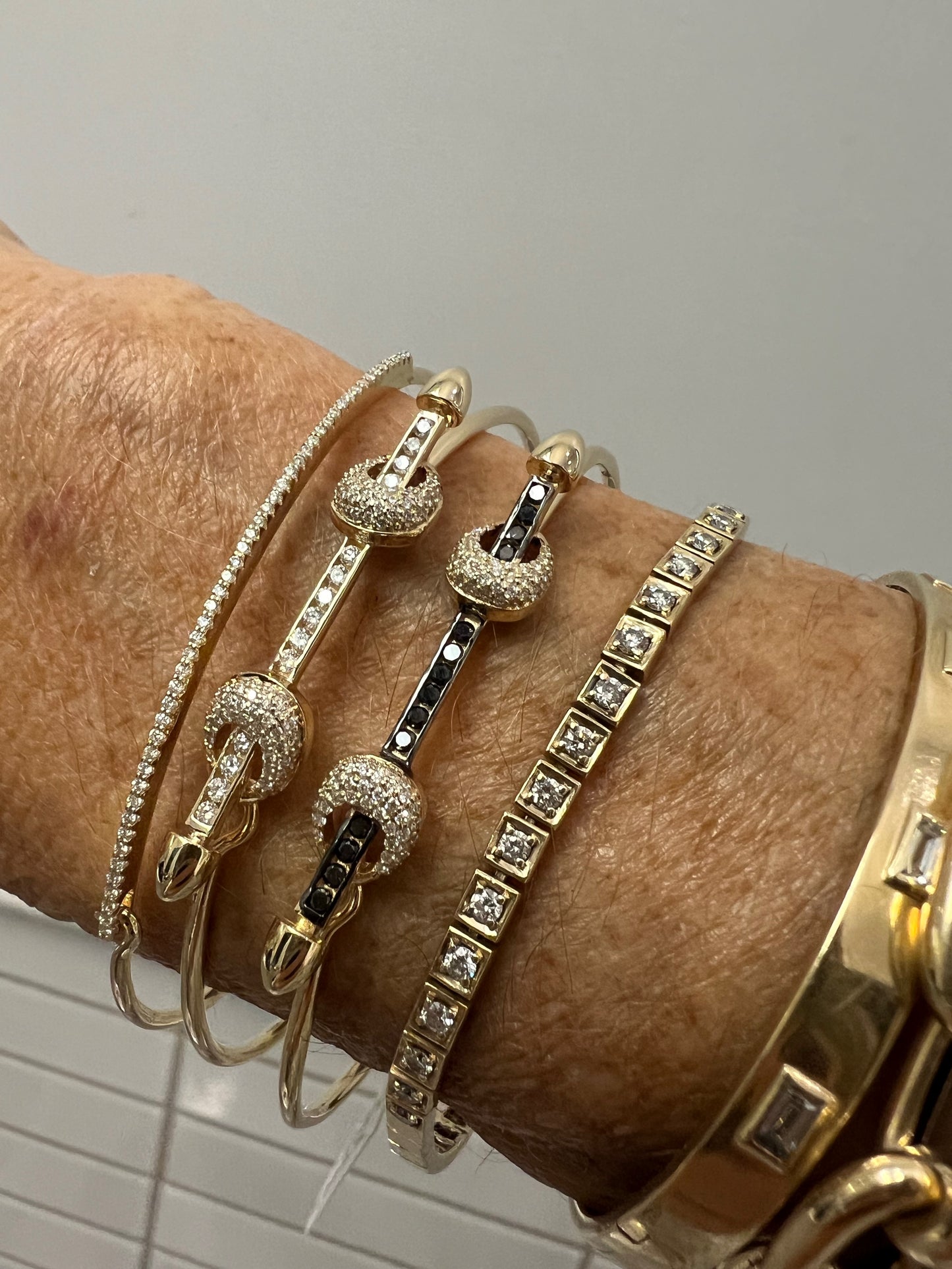 Pave bar wire bangle