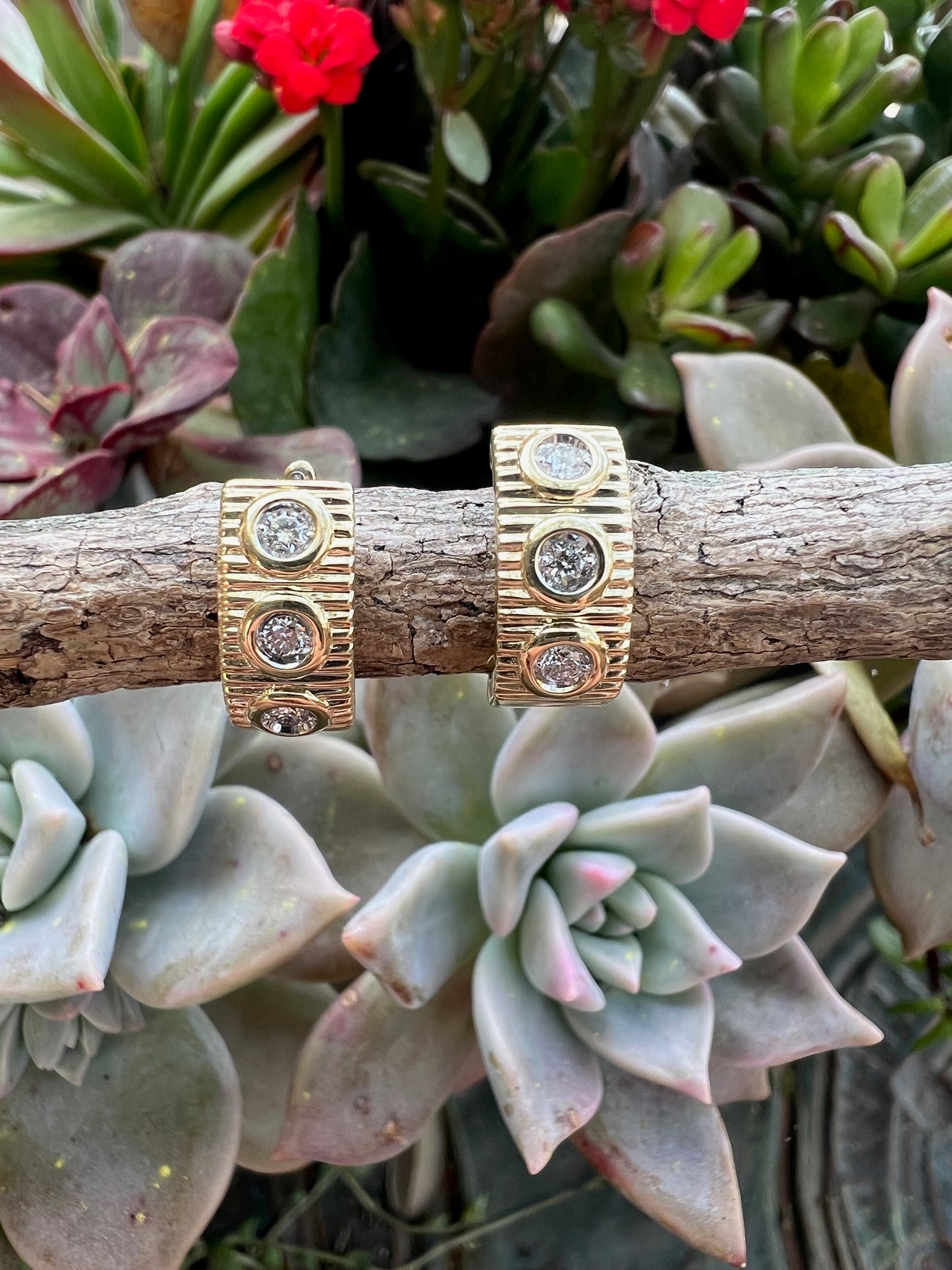 `14K gold fluted triple diamond huggie