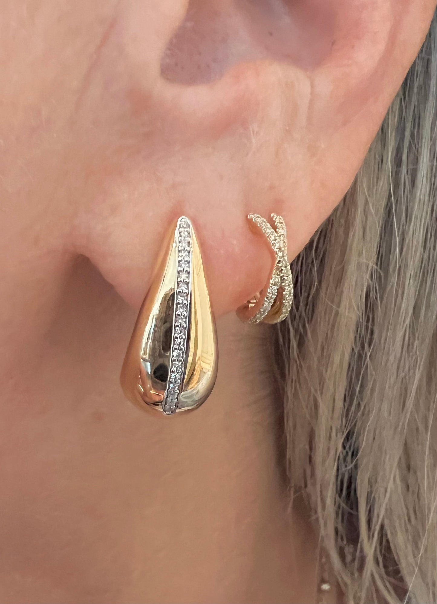 14k Yellow Gold Diamond Earrings * Light Gold Weight*