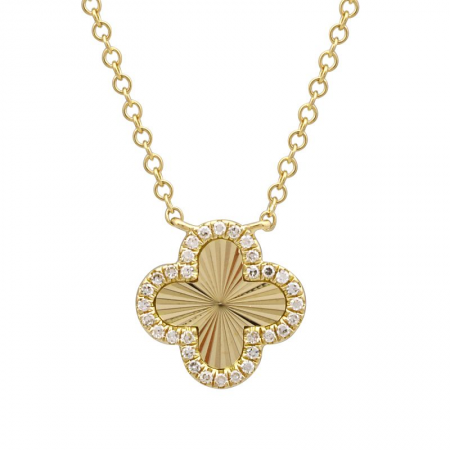 Fluted clover pendant necklace