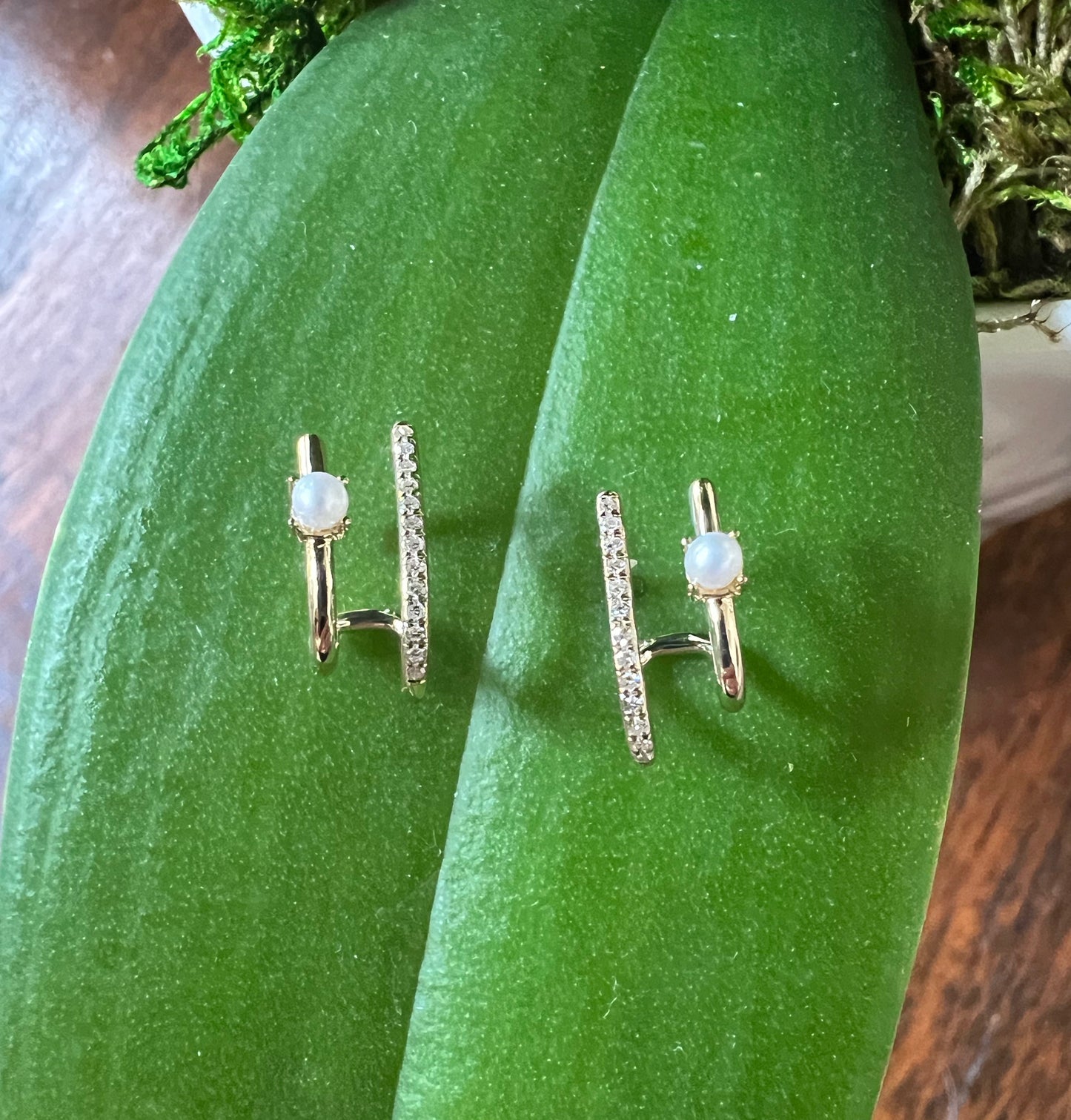 Diamond and pearl lobe stud earrings