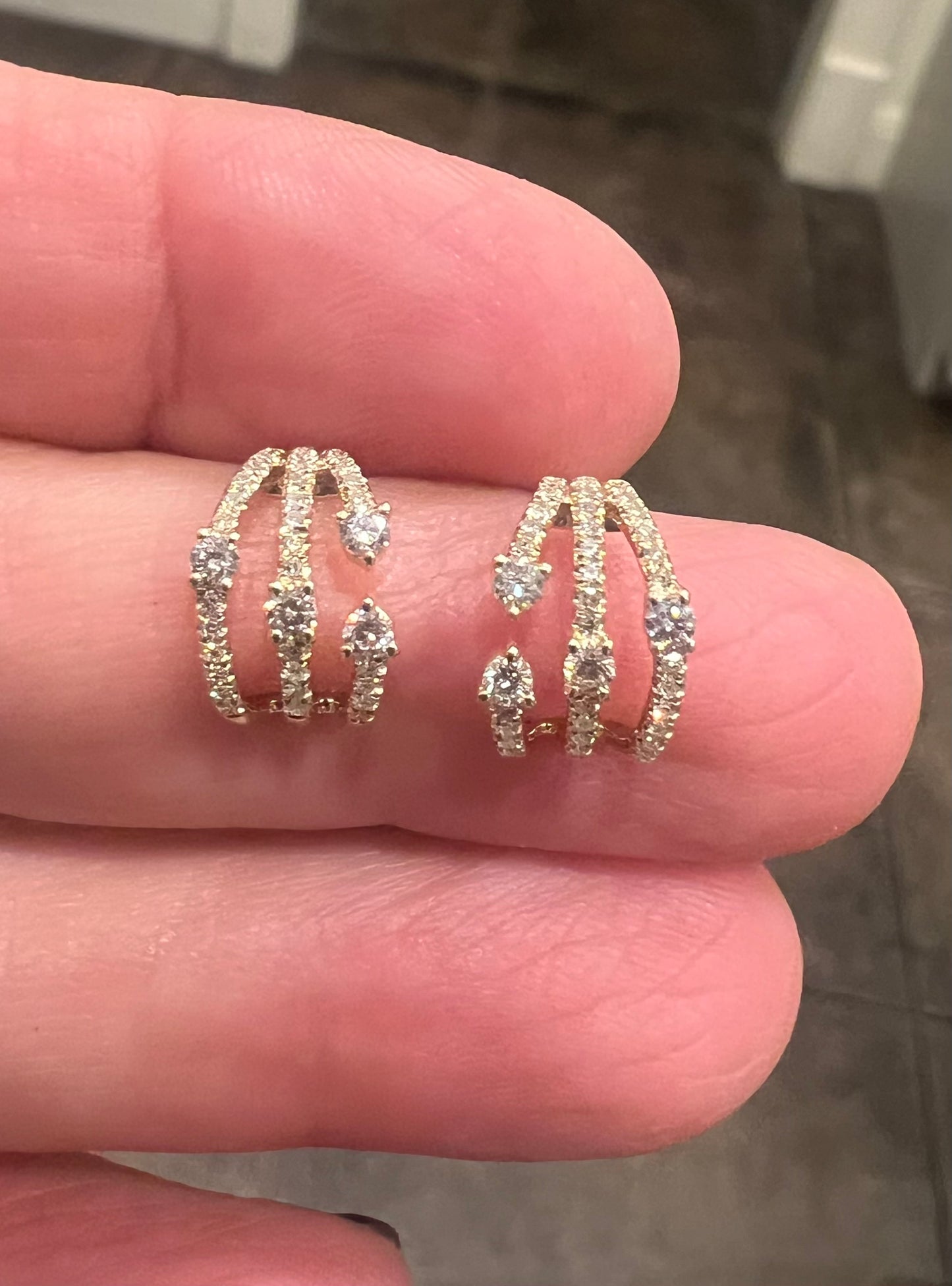 Diamond cage lobe stud earrings