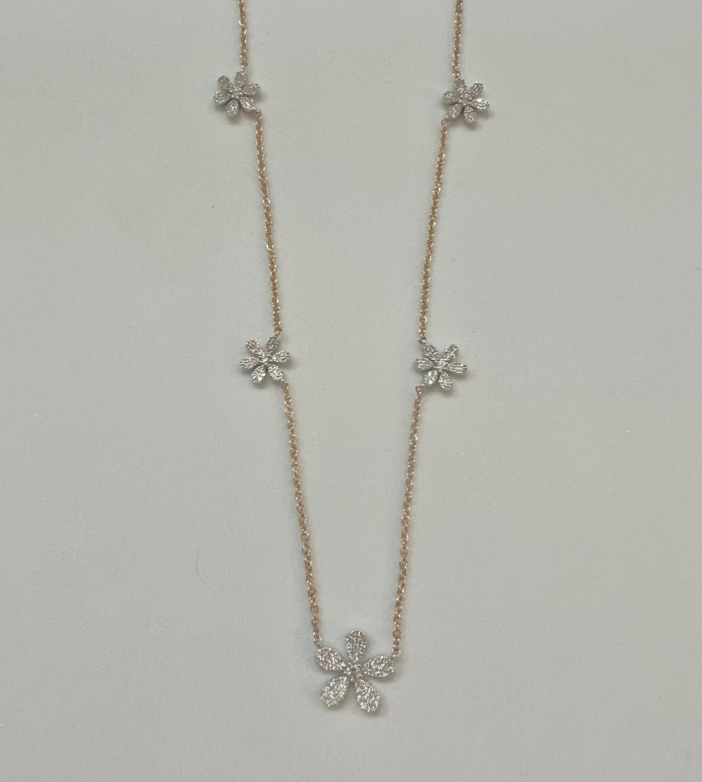 14K yellow gold and white gold flower necklace