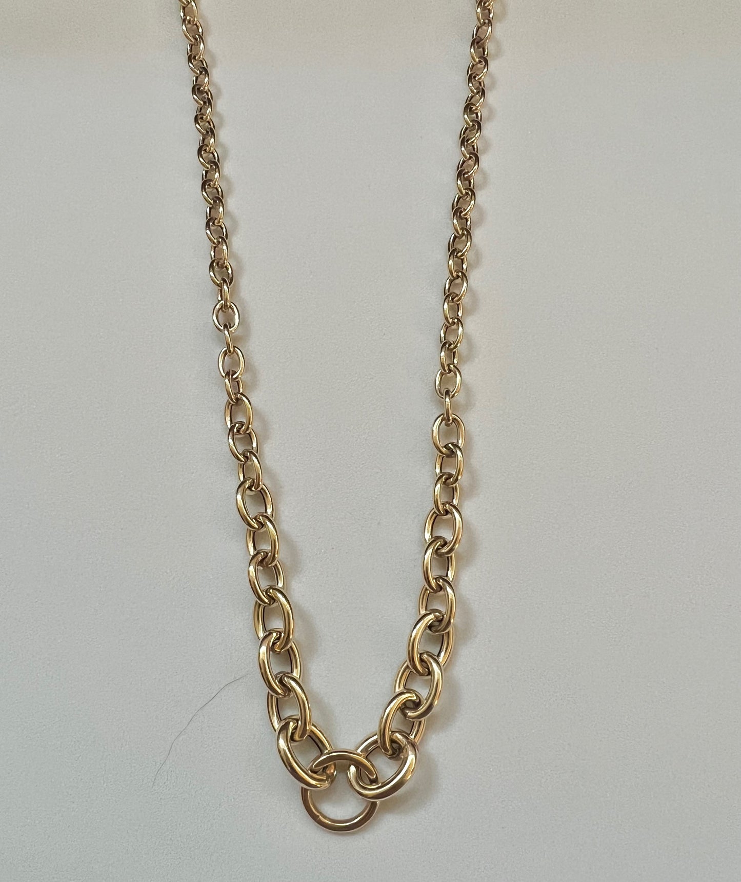 14K gold graduated link chain with openable bail