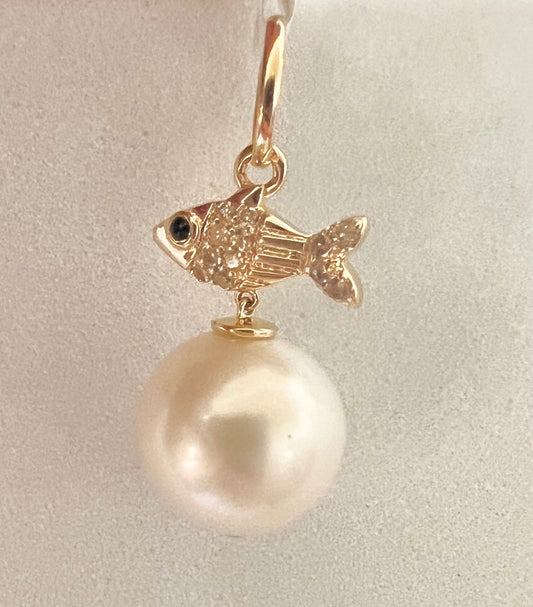 Pearl charm with diamond fish