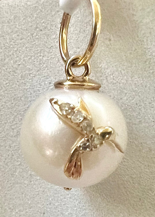 Pearl charm with diamond hummingbird
