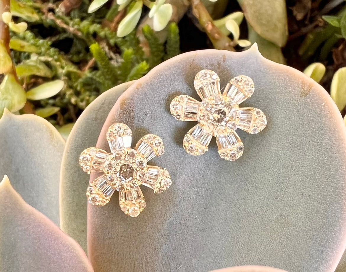Flower illusion set diamond earring stud